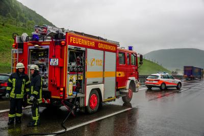 A8 / Gruibingen: Schwerer Verkehrsunfall zwischen LKW und PKW